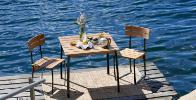 https://www.skargaarden.com/wp-content/uploads/2016/09/KERTEMINDE_CHAIR_TABLE80_Teak_forest_green_painted_steel_frame_3-1-1-400x205.jpg