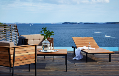 https://www.skargaarden.com/wp-content/uploads/2020/11/haringe_lounge_table85_lounge_armchair_teak_black_steel_frame_natural_sunbrella_linen_photo_johan_carlson1-400x257.jpg