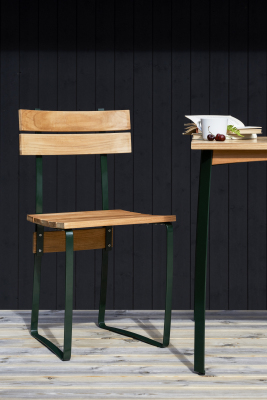 https://www.skargaarden.com/wp-content/uploads/2020/12/KERTEMINDE_CHAIR_Teak_forest_green_painted_steel_frame-1-267x400.jpg