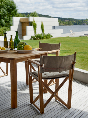 https://www.skargaarden.com/wp-content/uploads/2021/02/Kryss_dining_chair_photo_Johan_carlson_2-299x400.jpg